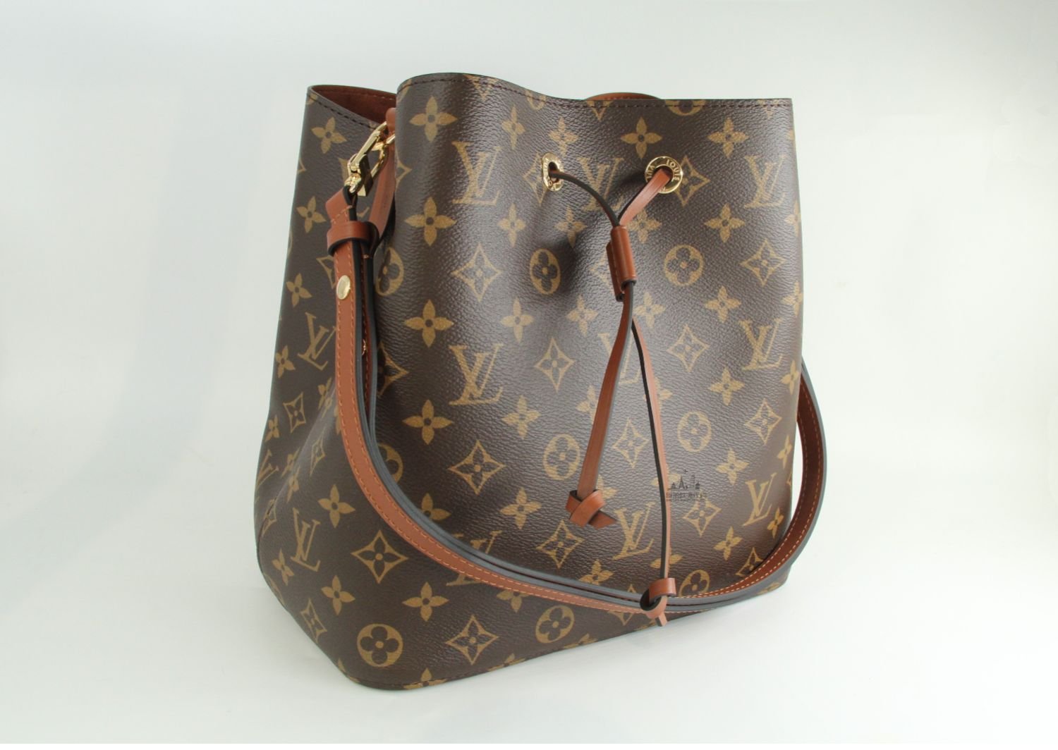 Louis Vuitton Monogram Bucket Bag – Timeless Designer Style - Image 4