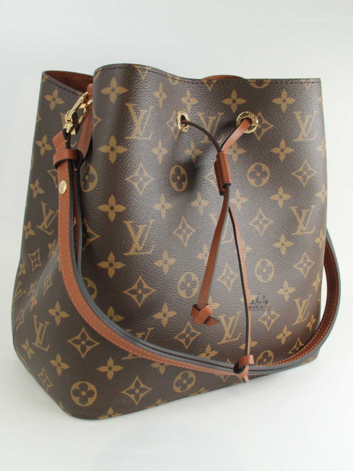 Louis Vuitton Monogram Bucket Bag – Timeless Designer Style - Image 6