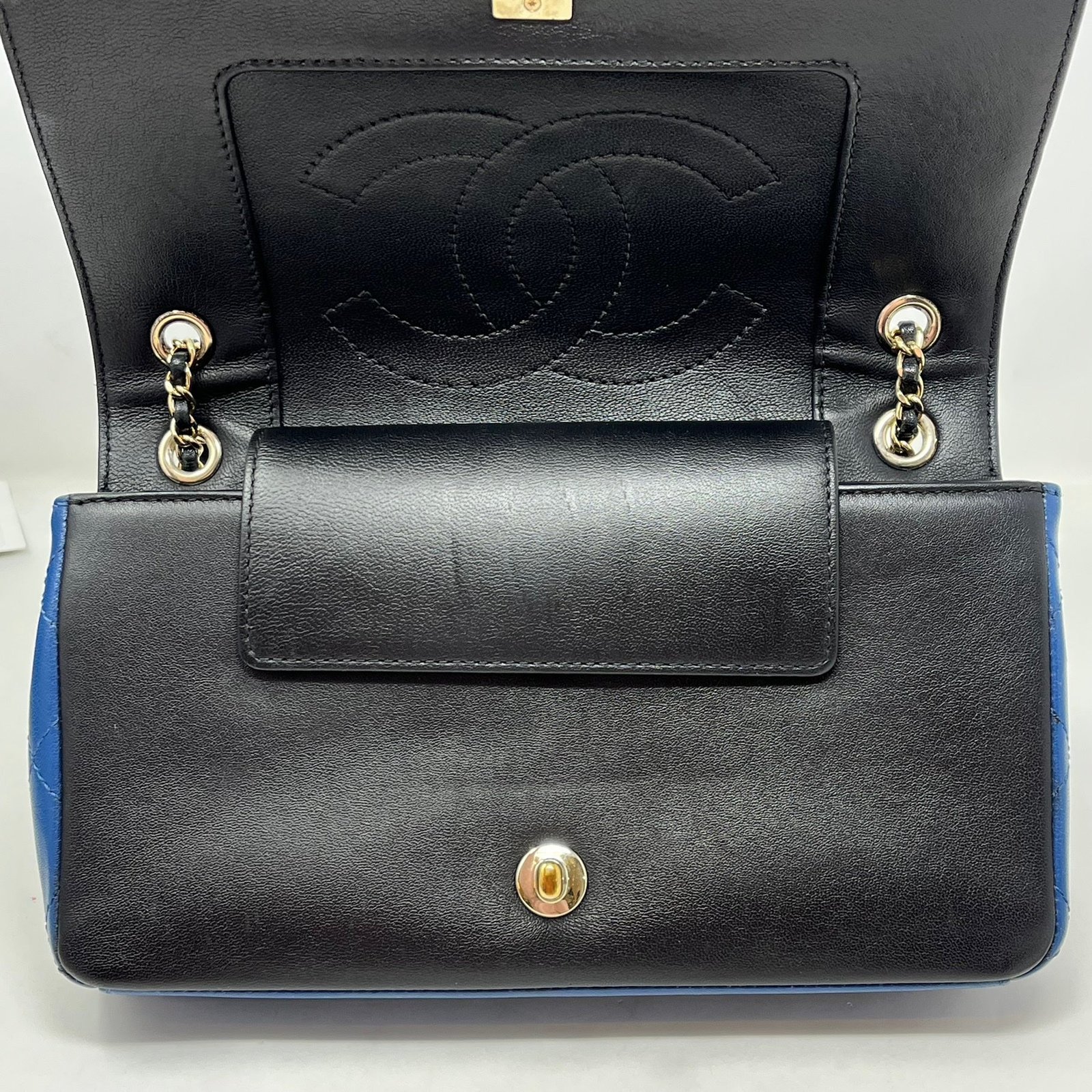 Chanel Bicolor Shoulder Bag - Image 7