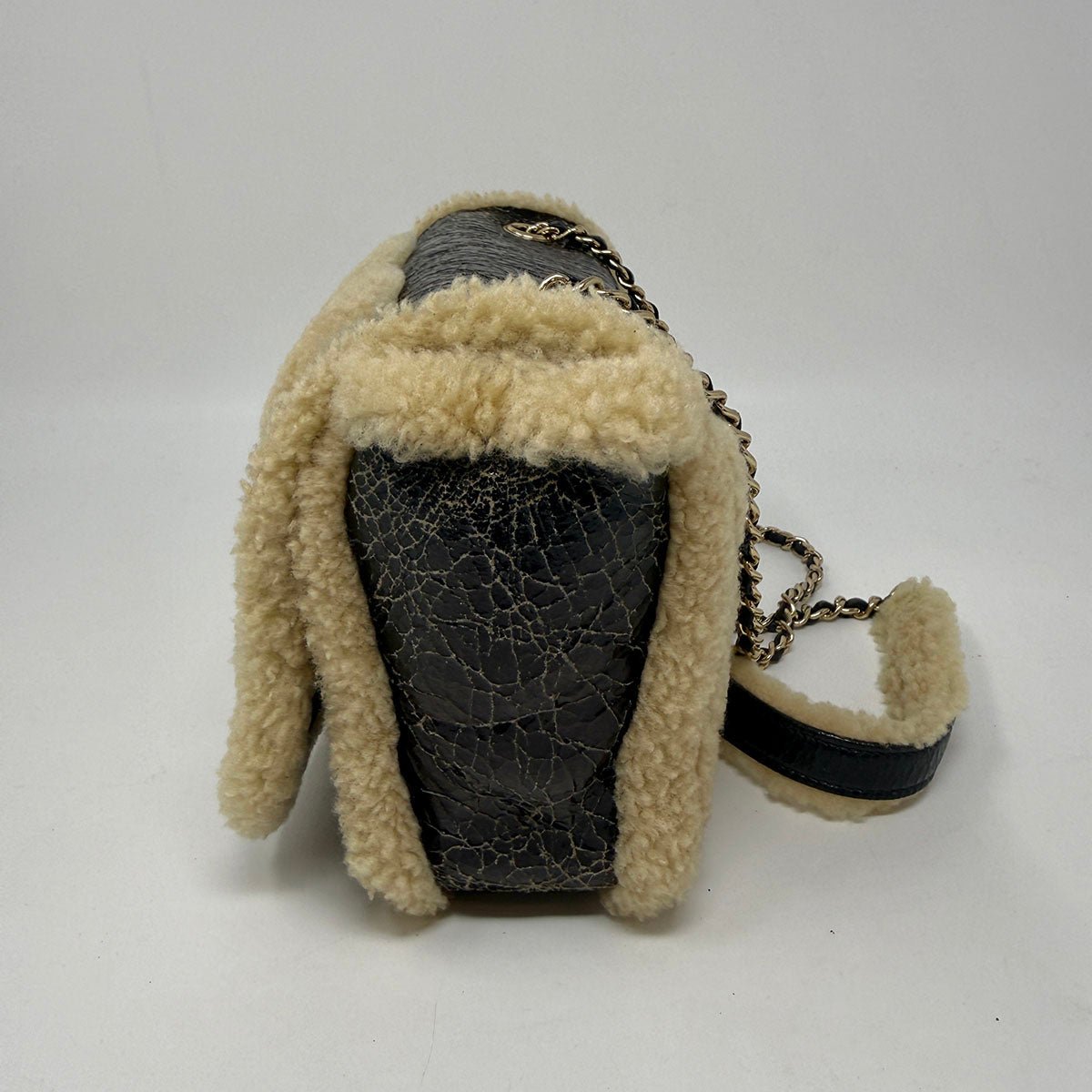 Chanel 2019 Shearling Flap Bag - Image 3