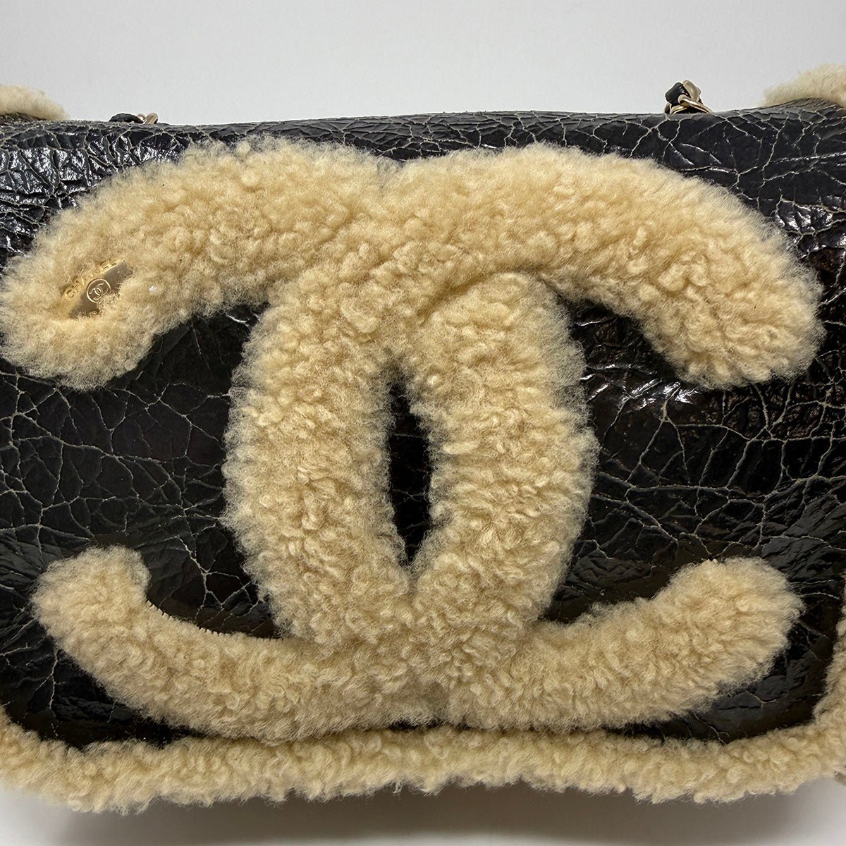 Chanel 2019 Shearling Flap Bag - Image 5