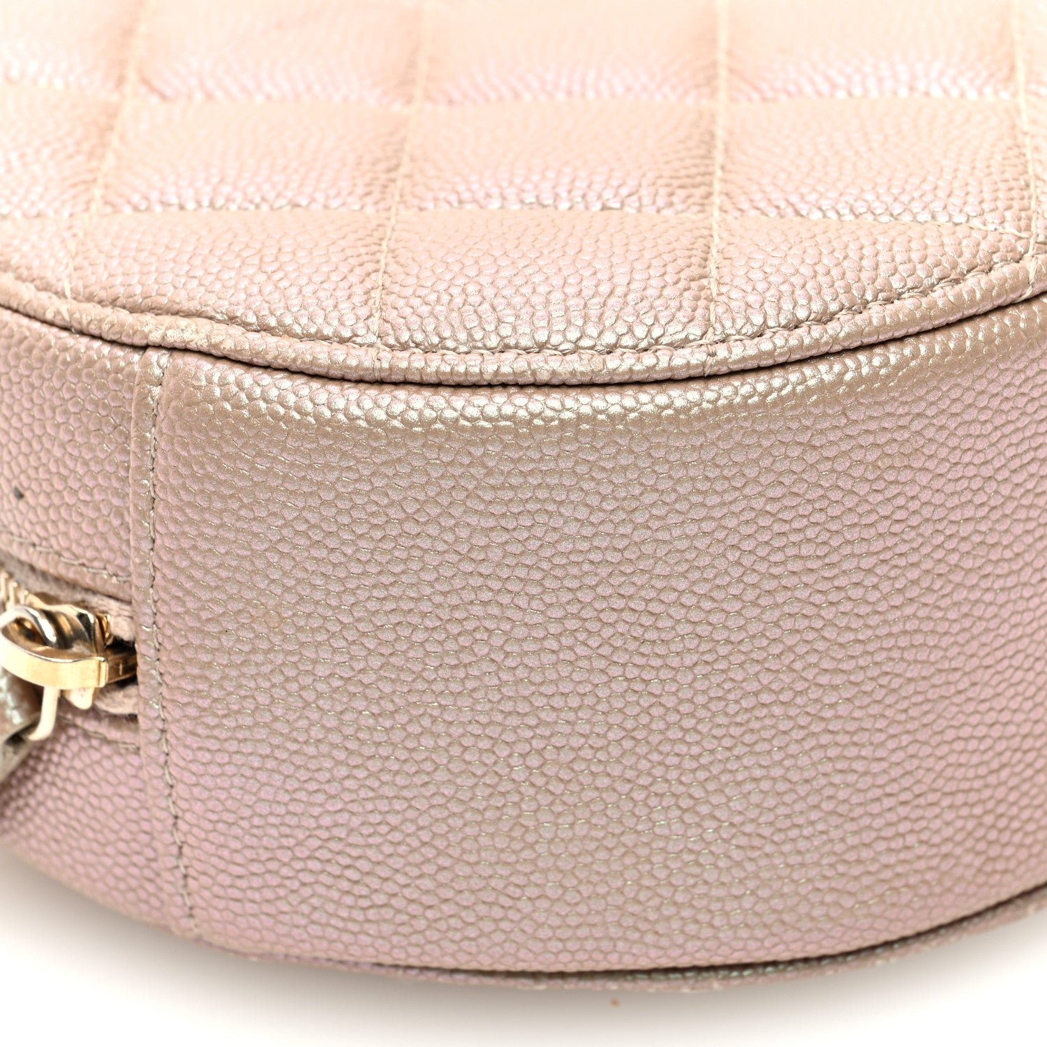 Iridescent Caviar Resin Quilted Round Clutch With Chain Beige - Image 9