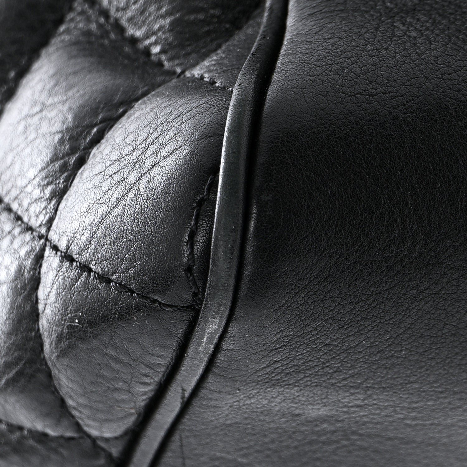 Calfskin Quilted CC Medium Vanity Case Black - Image 21